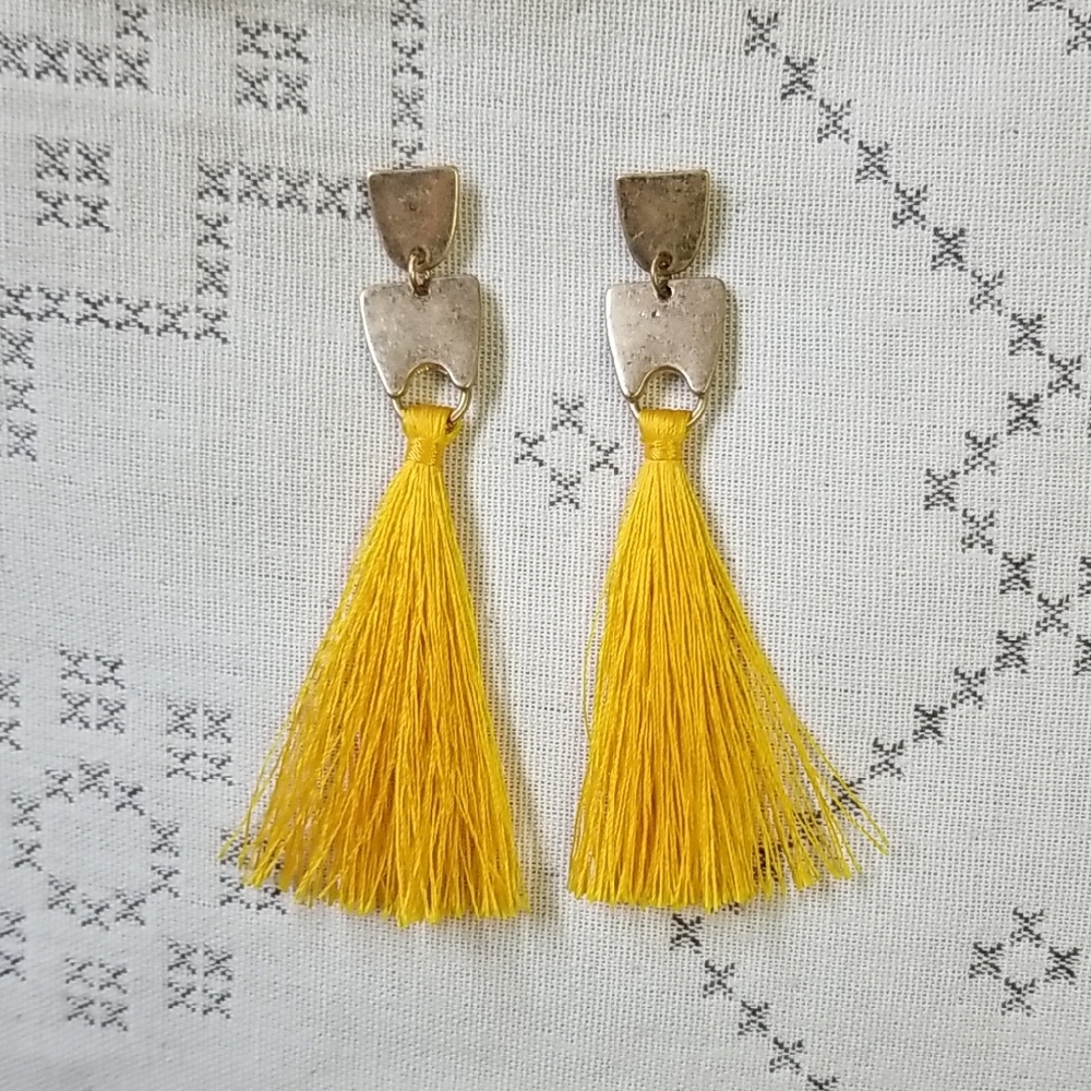 Global Inspired Tassel Earrings - Picture 3 of 6